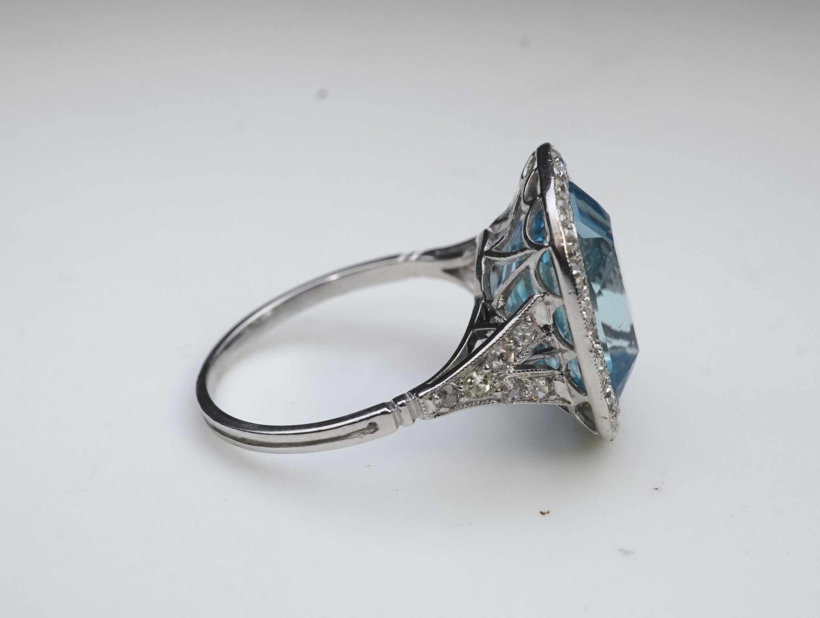 An attractive aquamarine and diamond ring